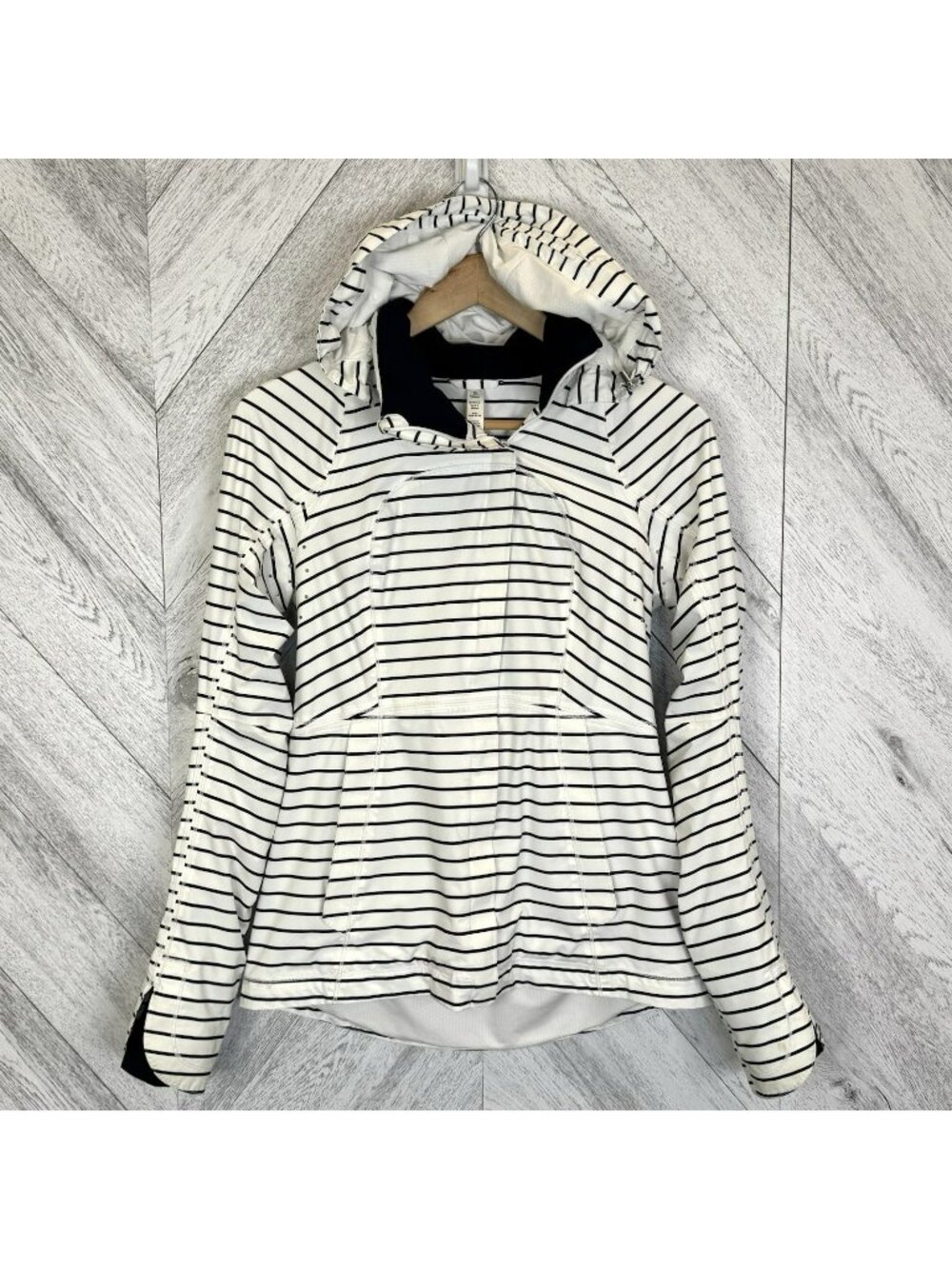 RARE Lululemon Run In the Rain Jacket Quiet Stripe Navy Womens Size 6 Nautical